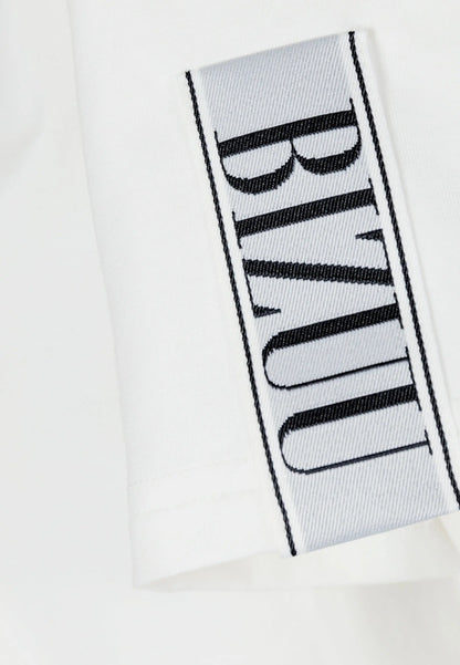 Kremowy t-shirt z logo na rękawie TISHAM