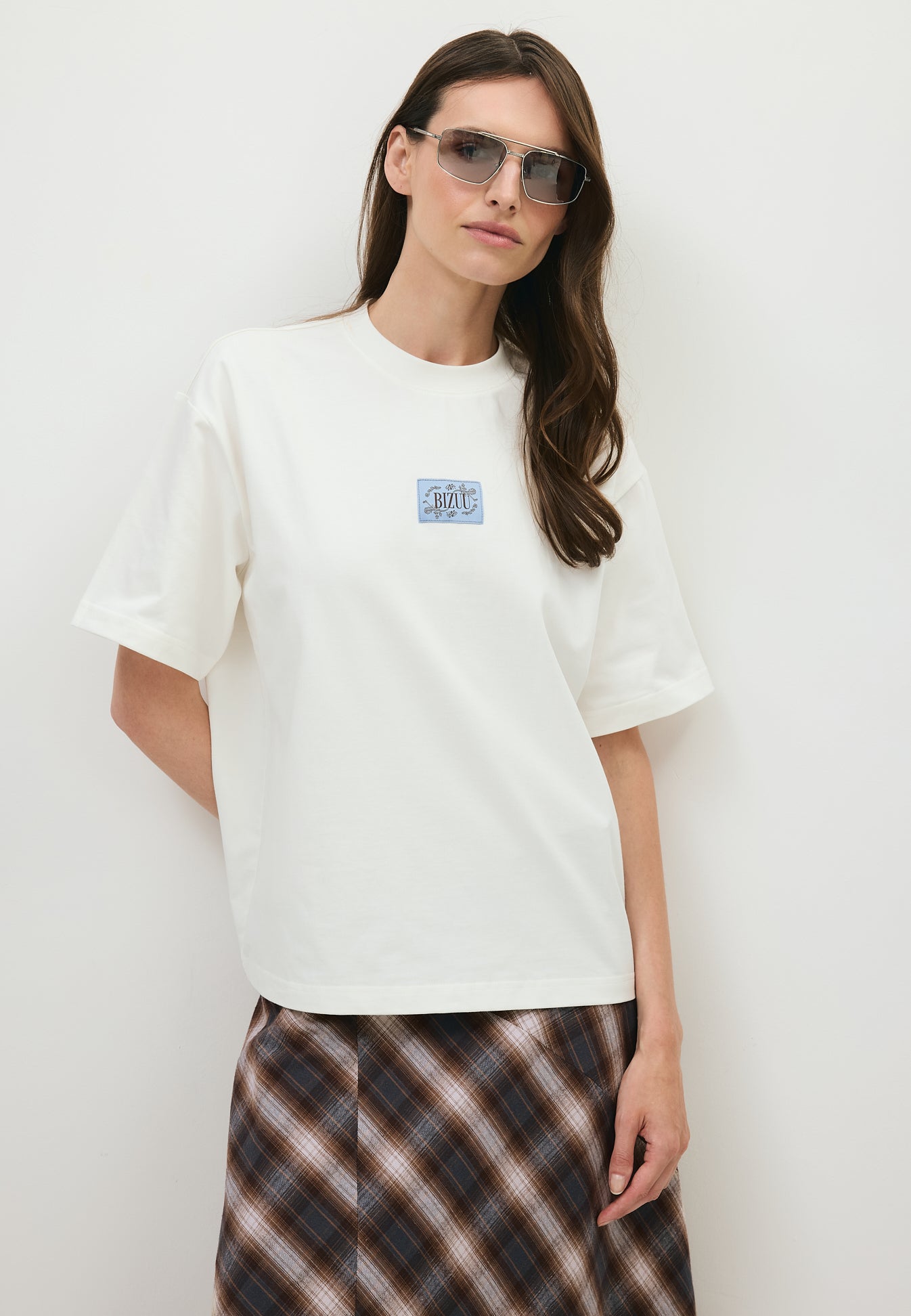 Kremowy t-shirt oversize PARADISO z logo