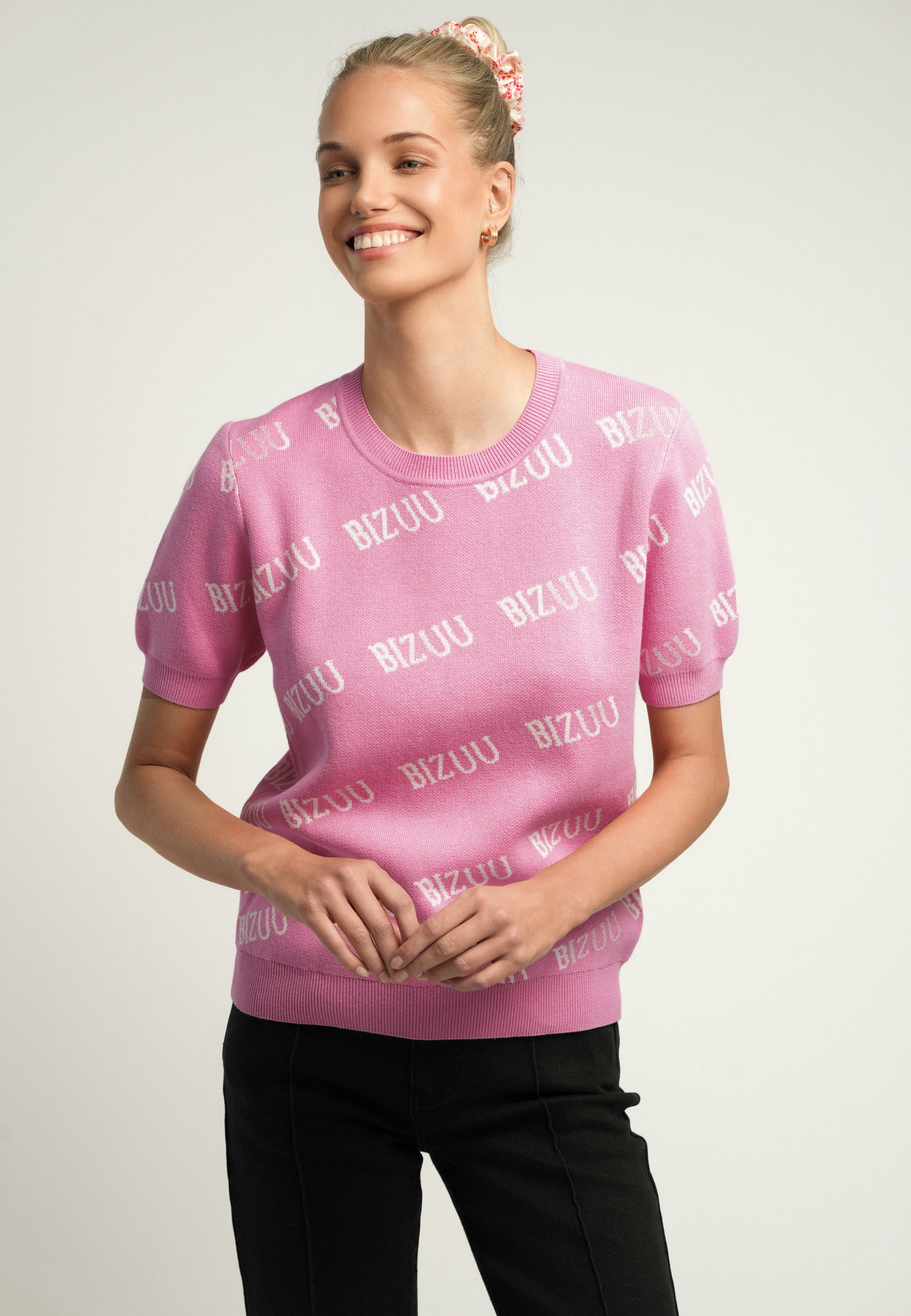 Różowy sweter AYLE