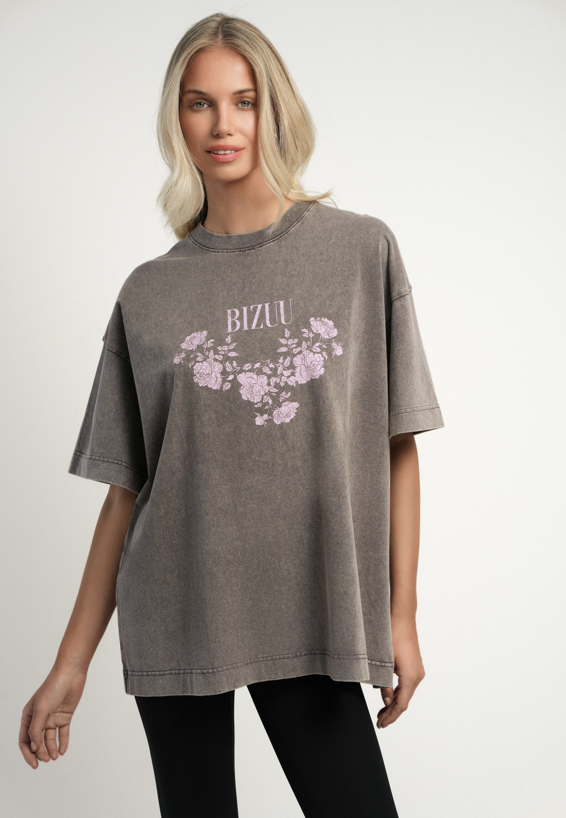 Taupe T-shirt PAPLYS oversize z kwiatowym nadrukiem