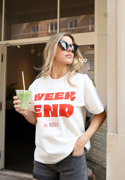 Kremowy T-shirt oversize z nadrukiem RALZA